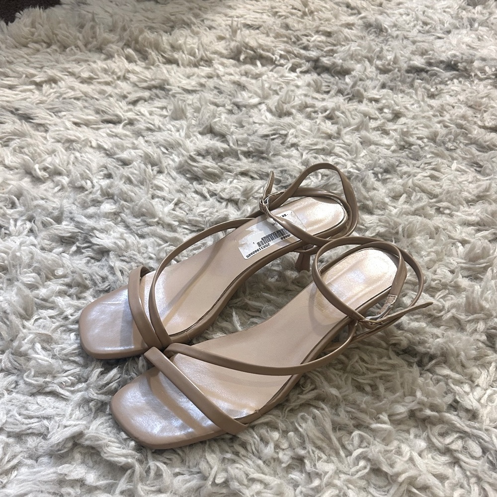 STRAPPY LITTLE HEELS